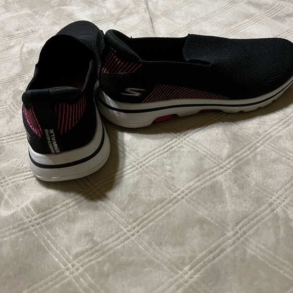 Skechers Size 9 air cooled goga mat sneakers - Picture 4 of 8
